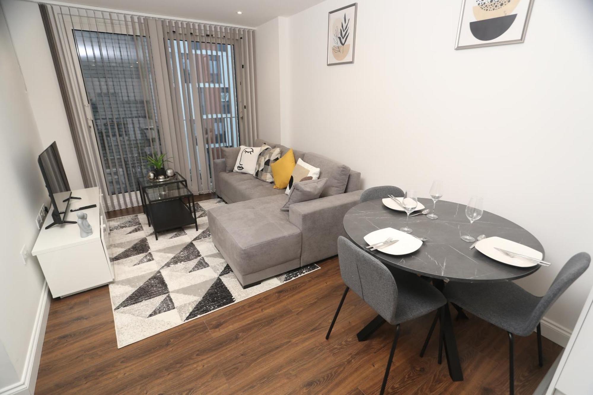 Luxury In Watford Apartment